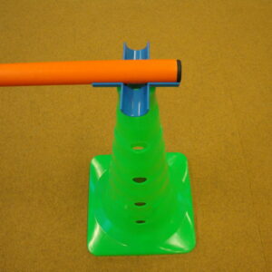 Attachment link to secure a bar on cones
