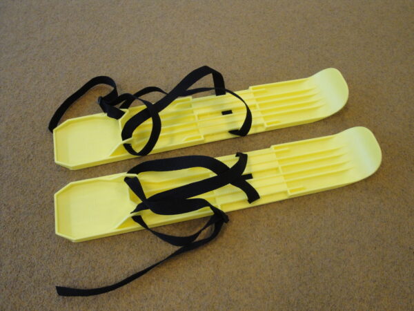 Plastic skis “Juunior.”