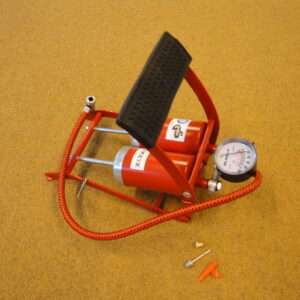 Pump with manometer